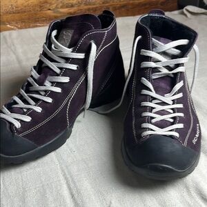 SCARPA High-Top Hiking Boots size 10 ladies